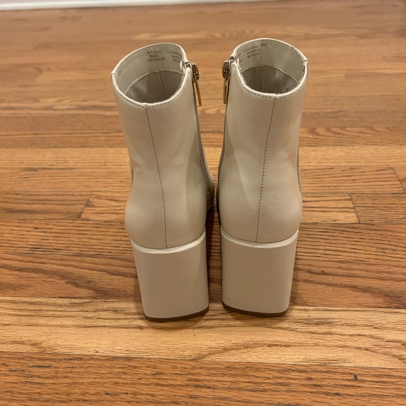 Marc Fisher Jarli bootie, white. Size 9. EUC - Picture 10 of 11